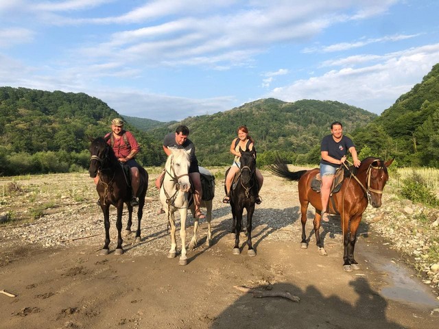 konnie-progulki21 Конные прогулки в Геленджике районе в горах